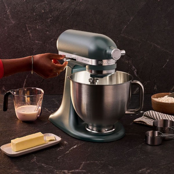 Фото - Планетарный миксер KitchenAid Artisan Plus 4.7 л (5KSM50PKVEJP)